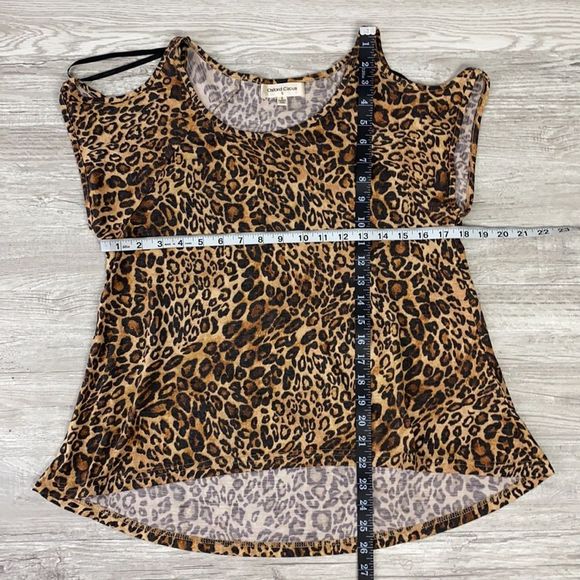 Oxford Circus Leopard Print Open shoulder Blouse - Picture 7 of 7